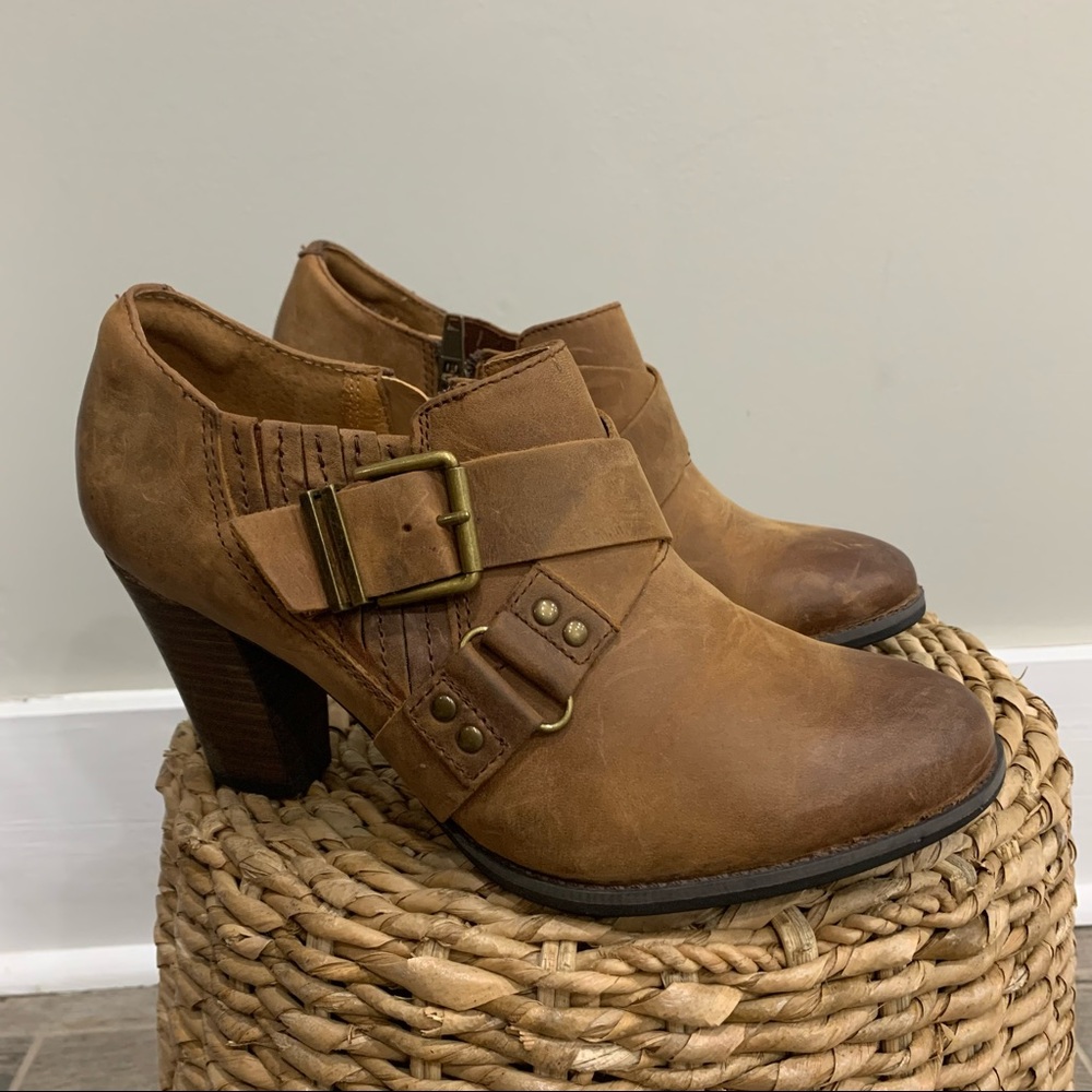 Clarks Woodlark Leather Shooties Heel Ankle Booties